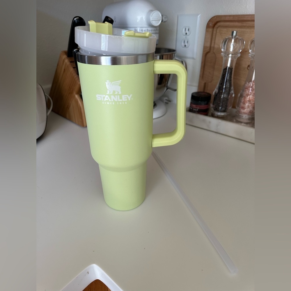40oz Stanley Quencher - Picture 4 of 4
